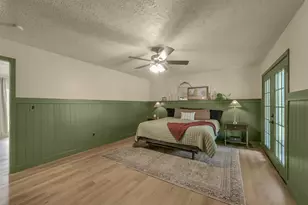 613 E Castle Harbour Dr, Friendswood, TX 77546 - Photo 9