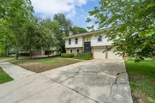 613 E Castle Harbour Dr, Friendswood, TX 77546 - Photo 39