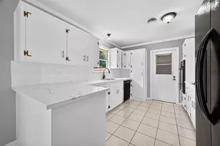 10318 Belfast Rd, La Porte, TX 77571 - Photo 11