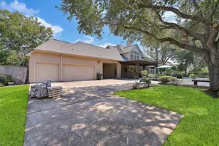 110 Century Dr, Friendswood, TX 77546 - Photo 47