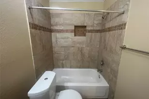 10110 Westview Dr, Houston, TX 77043 - Photo 9