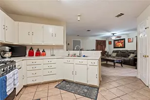 9283 Kingsflower Cir, Houston, TX 77075 - Photo 11