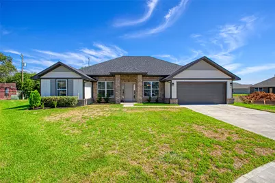 10 Gemstone Court, Angleton, TX 77515 - Photo 1