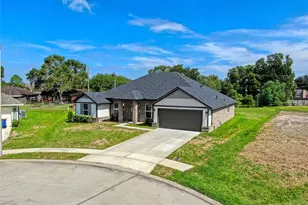 10 Gemstone Ct, Angleton, TX 77515 - Photo 25