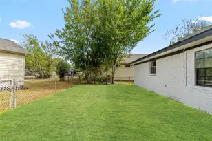 719 E 40th 1/2 St, Houston, TX 77022 - Photo 33