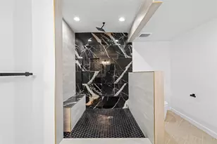 719 E 40th 1/2 St, Houston, TX 77022 - Photo 23