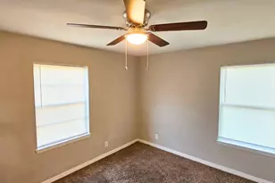 8782 Flossie Mae St, Houston, TX 77029 - Photo 11