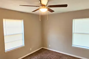 8782 Flossie Mae St, Houston, TX 77029 - Photo 9