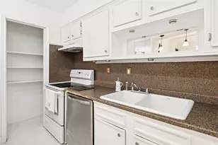 11540 Chimney Rock Rd, Houston, TX 77035 - Photo 5