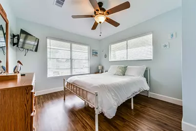 16542 E Bayside Way, Galveston, TX 77554 - Photo 17