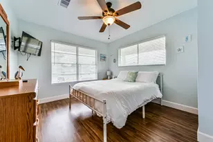 16542 E Bayside Way, Galveston, TX 77554 - Photo 17