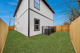 8012 Miley St, Houston, TX 77028 - Photo 35