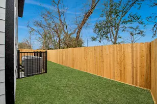 8012 Miley St, Houston, TX 77028 - Photo 37