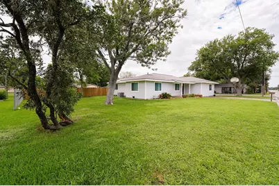 214 South Street, Schulenburg, TX 78956 - Photo 1