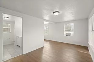 105 W Linney St, Dayton, TX 77535 - Photo 17