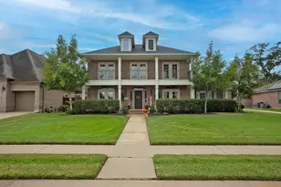 204 Arrowhead Dr, Lake Jackson, TX 77566 - Photo 1