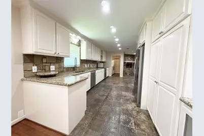 5545 Pagewood Lane, Houston, TX 77056 - Photo 9