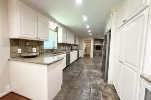 5545 Pagewood Ln, Houston, TX 77056 - Photo 9