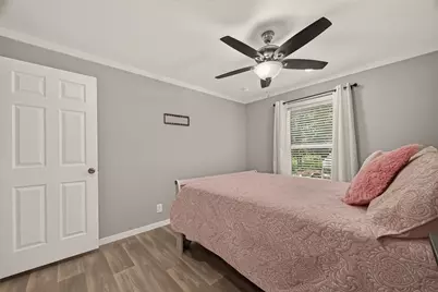9910 Oak Leaf Street, Baytown, TX 77521 - Photo 17