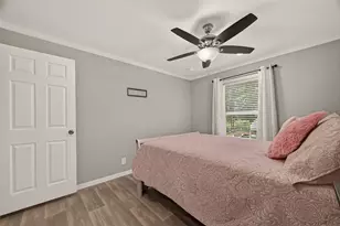 9910 Oak Leaf St, Baytown, TX 77521 - Photo 17