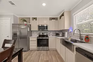 9910 Oak Leaf St, Baytown, TX 77521 - Photo 11