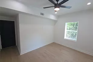 8101 Venus St, Houston, TX 77088 - Photo 11