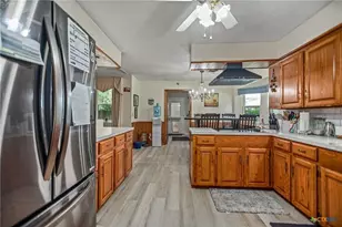 300 Green Ave, Palacios, TX 77465 - Photo 9