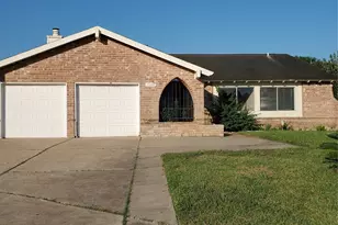 15407 Runswick Dr, Houston, TX 77062 - Photo 1