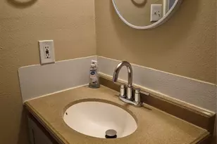 1014 Gunnison St, Sealy, TX 77474 - Photo 3