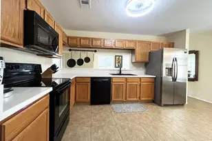 2735 S Peach Hollow Cir, Pearland, TX 77584 - Photo 11