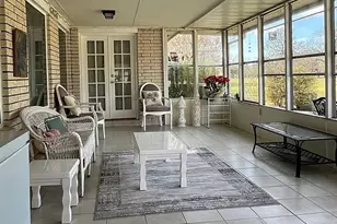 2735 S Peach Hollow Cir, Pearland, TX 77584 - Photo 3