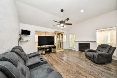 11638 Evesborough Drive, Houston, TX 77099 - Photo 15