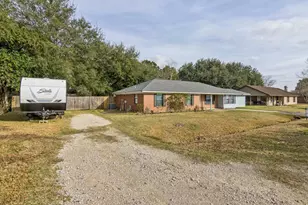 305 James St, Winnie, TX 77665 - Photo 21