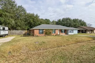 305 James St, Winnie, TX 77665 - Photo 25