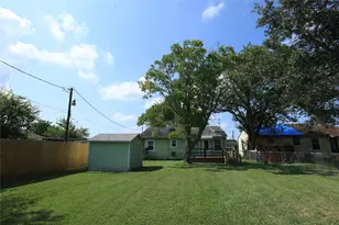 726 W 8th St, Freeport, TX 77541 - Photo 15
