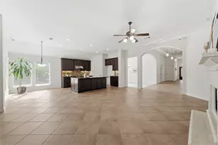 13812 Lakewater Dr, Pearland, TX 77584 - Photo 3