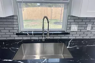 161 S 10th St, Conroe, TX 77301 - Photo 7