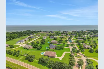 226 Houston Point Drive, Beach City, TX 77523 - Photo 37