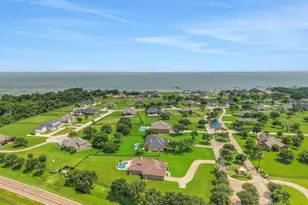 226 Houston Point Dr, Beach City, TX 77523 - Photo 37