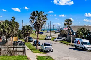 3624 Ave S 1/2, Galveston, TX 77550 - Photo 3