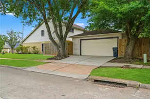 2902 Colony Dr, Sugar Land, TX 77479 - Photo 3