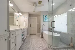 925 Tiki Dr, Tiki Island, TX 77554 - Photo 11