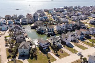 925 Tiki Dr, Tiki Island, TX 77554 - Photo 39