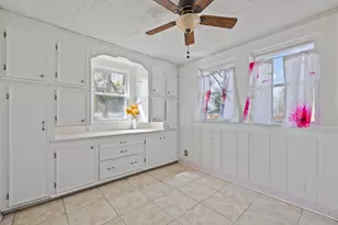 602 W Sealy St, Alvin, TX 77511 - Photo 15