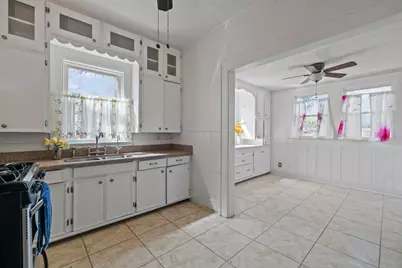 602 W Sealy Street, Alvin, TX 77511 - Photo 13