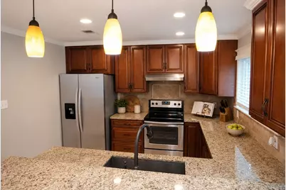 11 Hickory Oak Drive, The Woodlands, TX 77381 - Photo 3