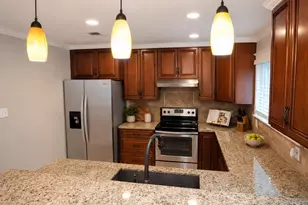 11 Hickory Oak Dr, The Woodlands, TX 77381 - Photo 3