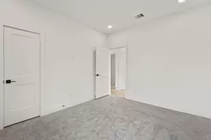 241 Rebecca St, Houston, TX 77022 - Photo 17