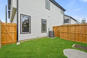 241 Rebecca St, Houston, TX 77022 - Photo 21