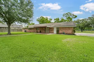 705 Darlene Ln, Wallis, TX 77485 - Photo 19